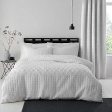  Billie White Bedspread Dunelm