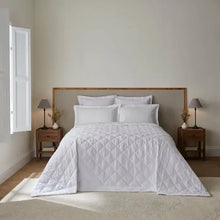  Dorma Winchester White Bedspread Dunelm