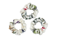  Mayfairsilk White with Botanical Print Silk Scrunchies Set