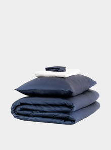  Mayfairsilk Midnight Blue with Brilliant White Silk Duvet Set