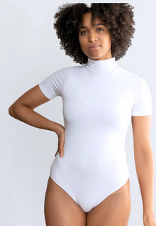  Organic Cotton Short Sleeve Turtleneck Bodysuit, White Pantee