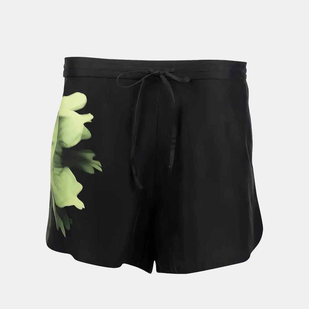 Silk Dreamscape Shorts Black Flower NOKAYA