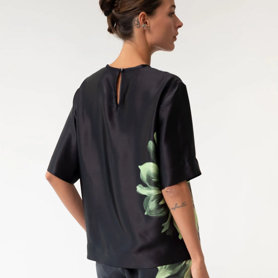 Silk Dreamscape T-Shirt Black Flowers NOKAYA