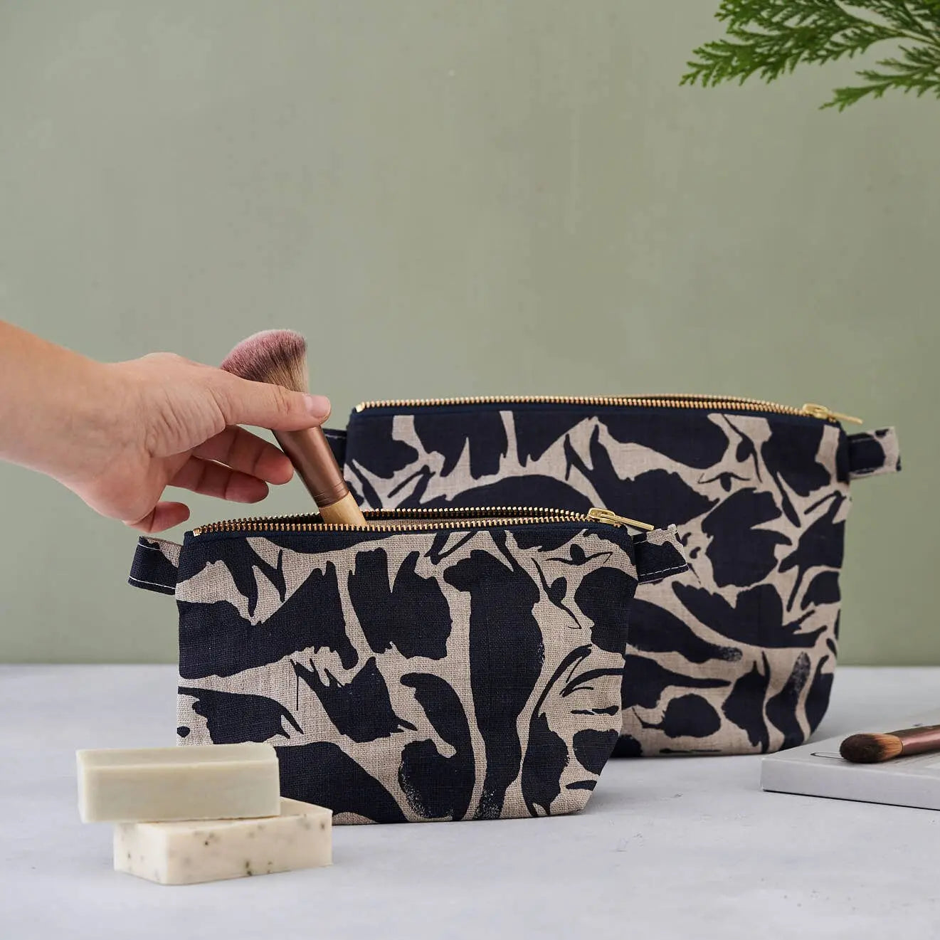 Toiletry Bag - 100% Linen: Printed Navy Creatures / Small Blasta Henriet