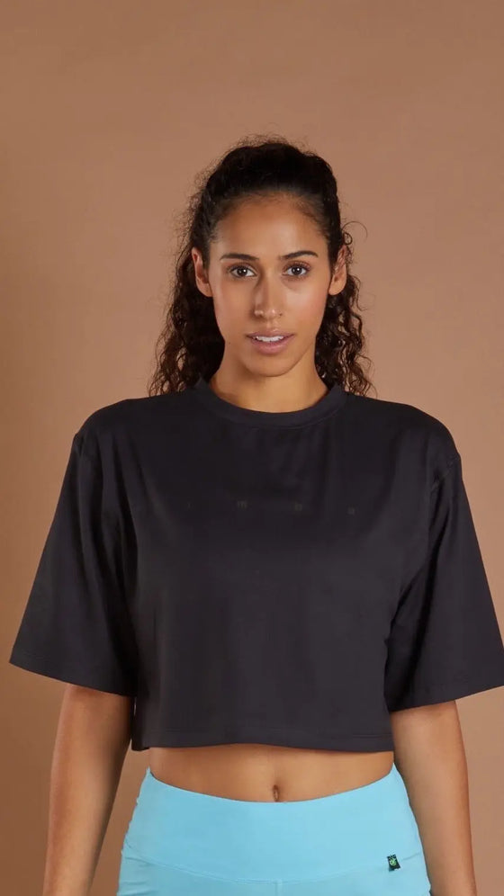 Women's Essential Crop Top - Black numbatsport